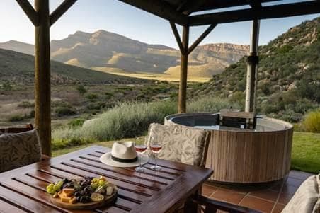 Luxury mountain accommodation with hot tub and Cederberg views
